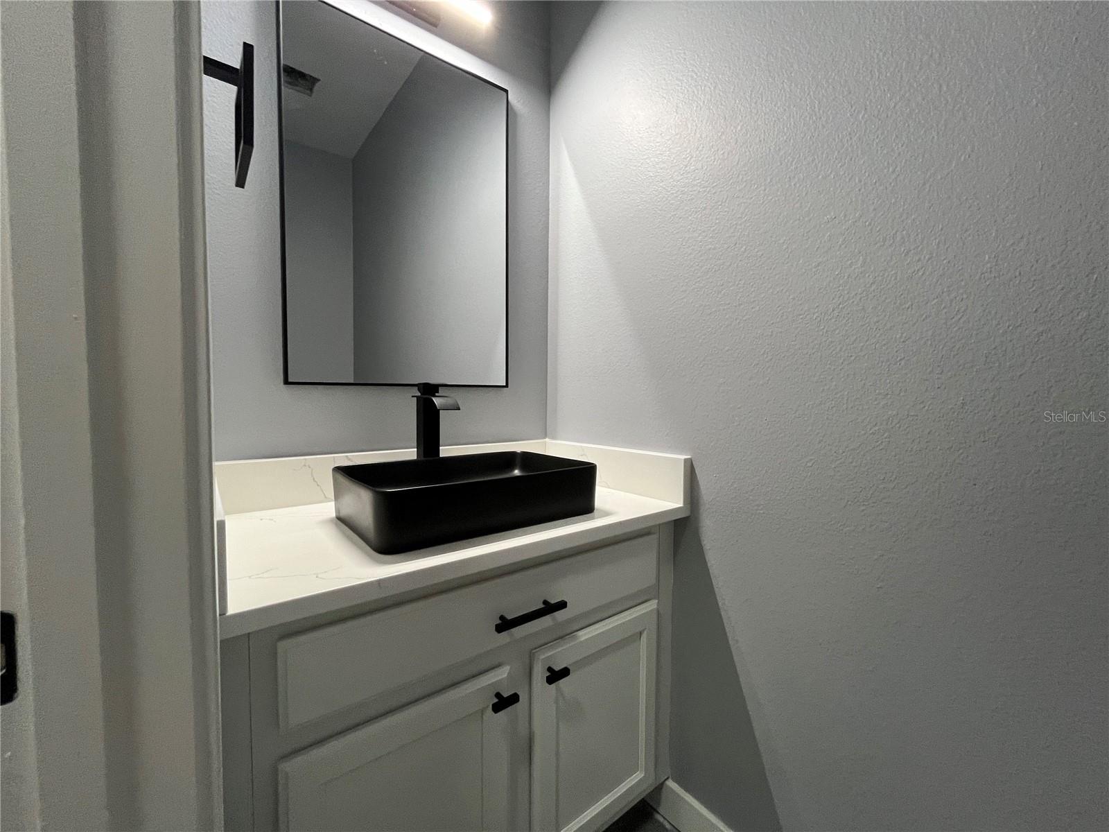 Listing photo id 17 for 6682 Goldenrod Road 137b