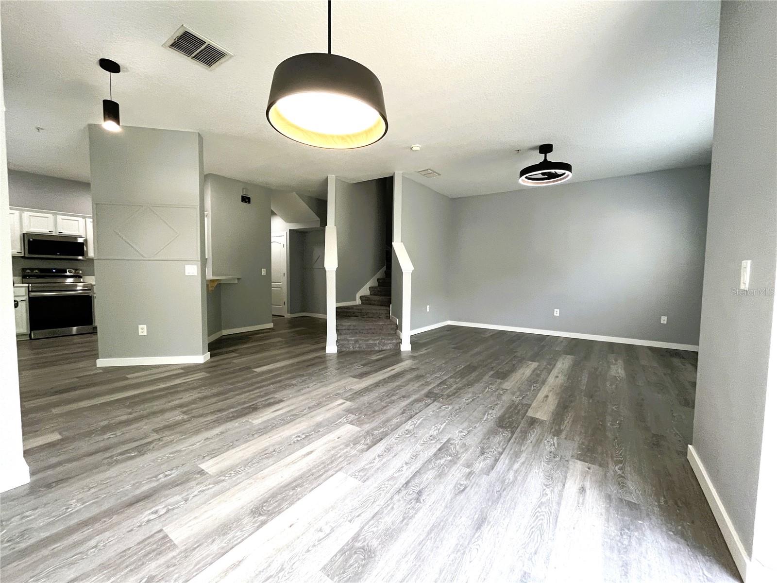 Listing photo id 3 for 6682 Goldenrod Road 137b
