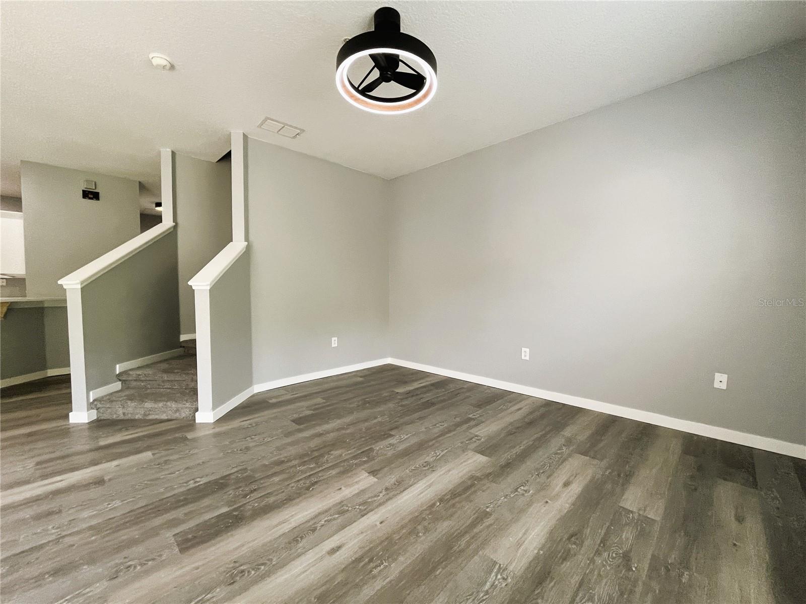 Listing photo id 6 for 6682 Goldenrod Road 137b