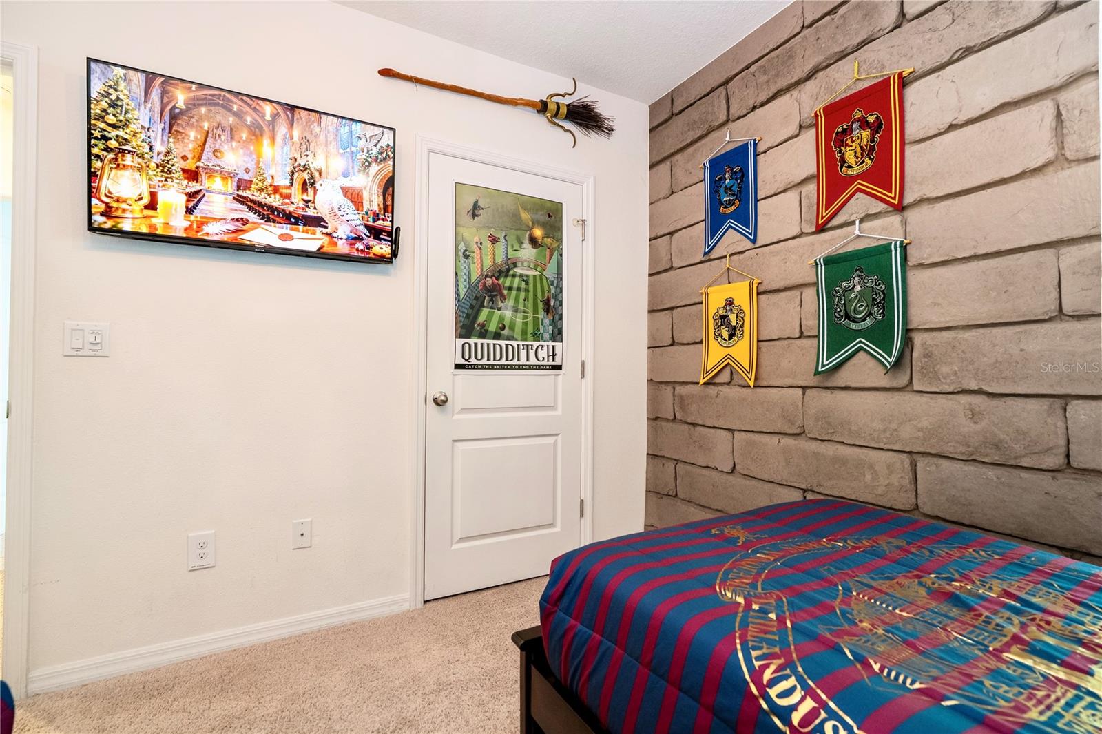 Image 24 of 57 For 7560 Oakmoss Loop