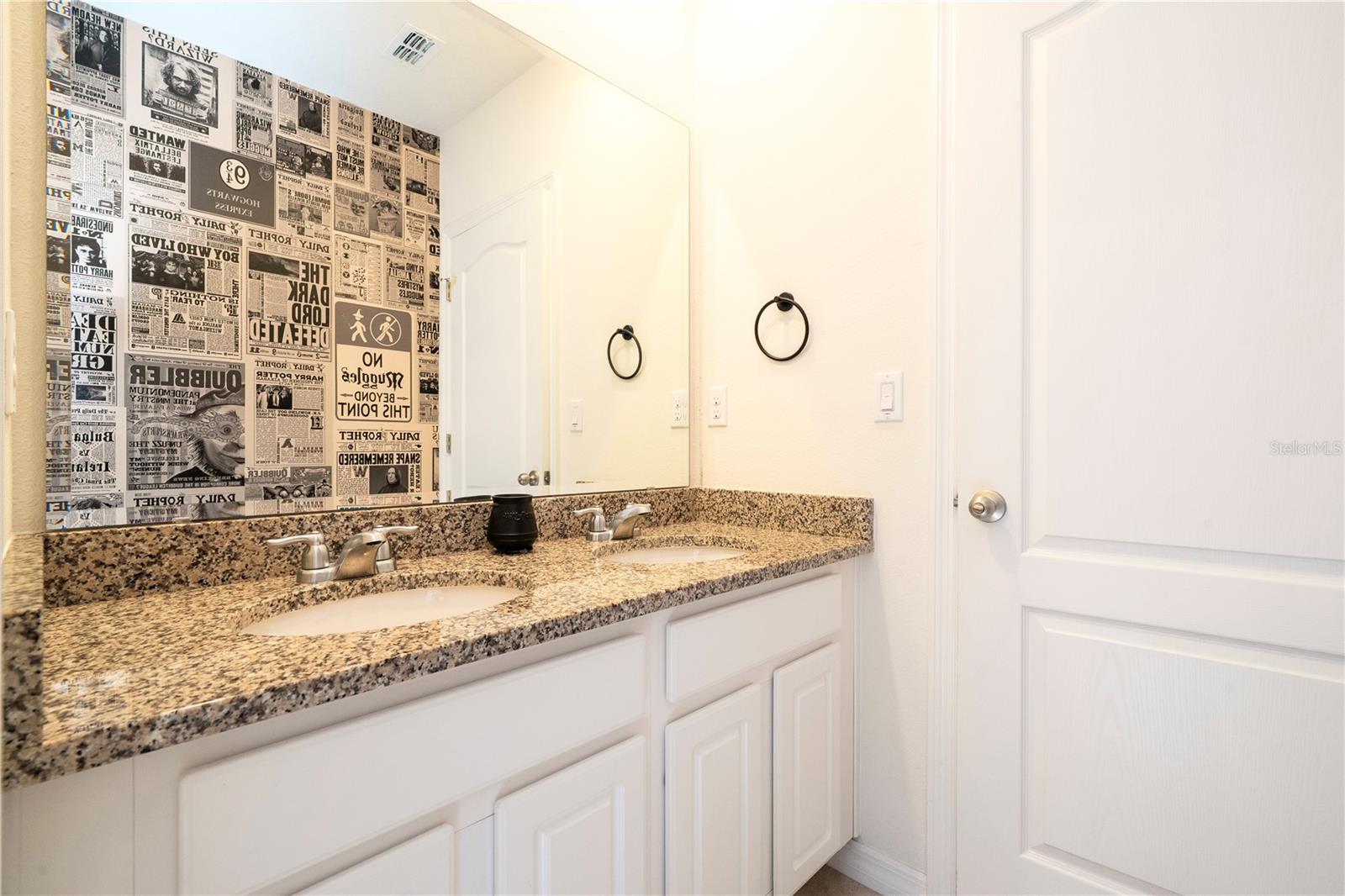 Image 28 of 57 For 7560 Oakmoss Loop