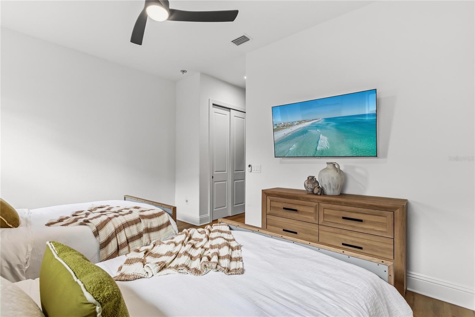 Image 43 of 97 For 4029 Isabella Circle