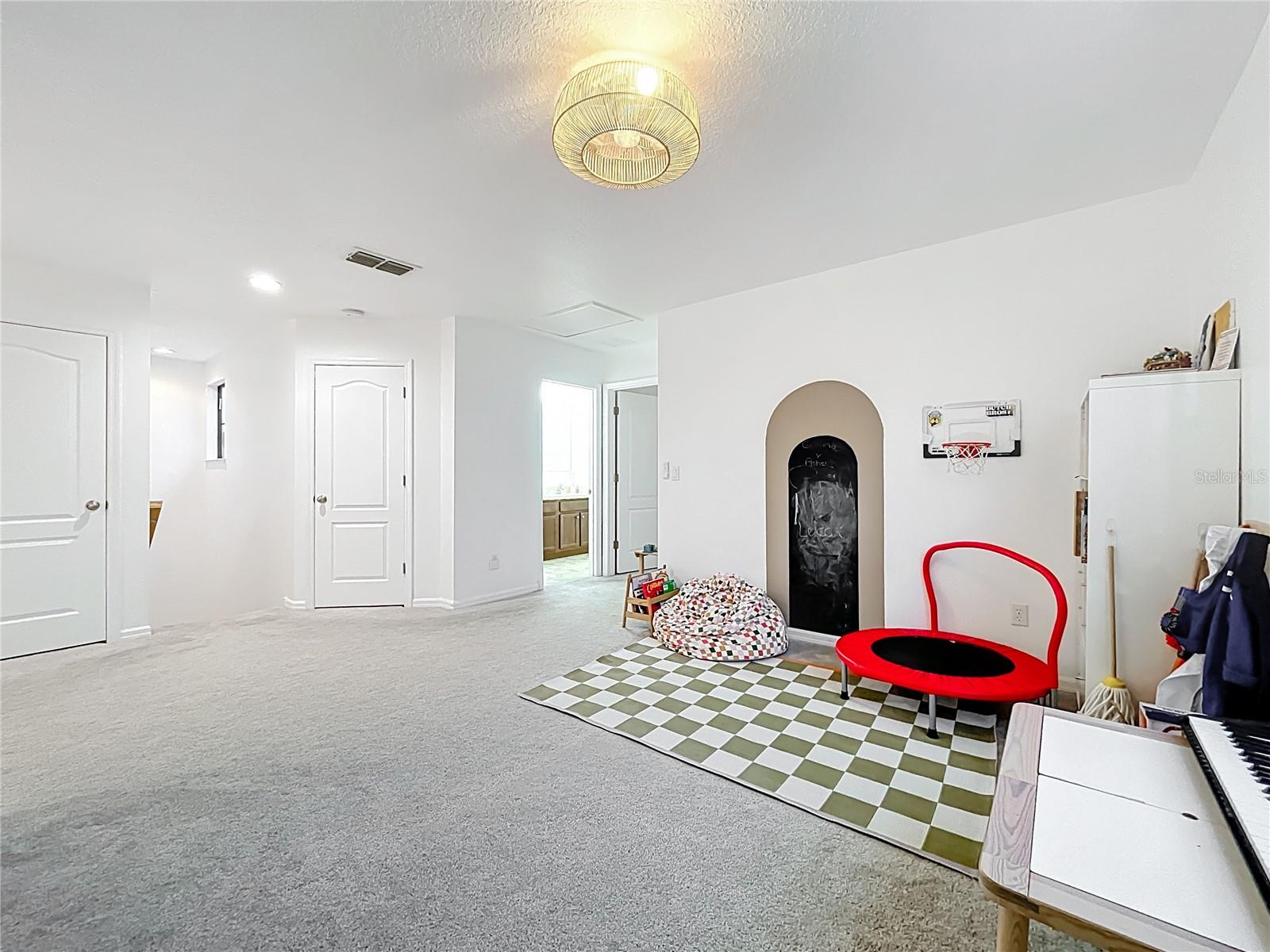 Image 35 of 86 For 319 Arbor Pointe Avenue