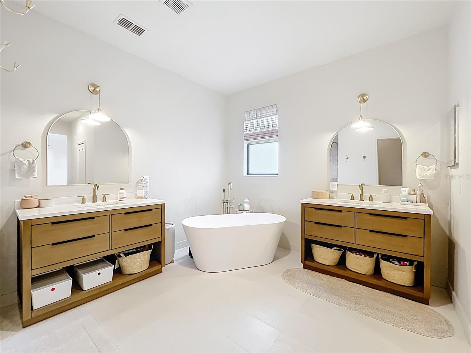 Image 62 of 86 For 319 Arbor Pointe Avenue