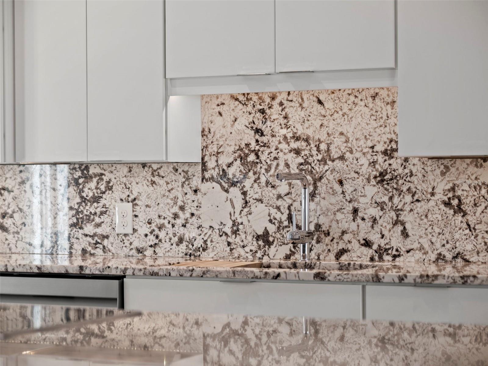 Listing photo id 8 for 1021 Temple Grove Place