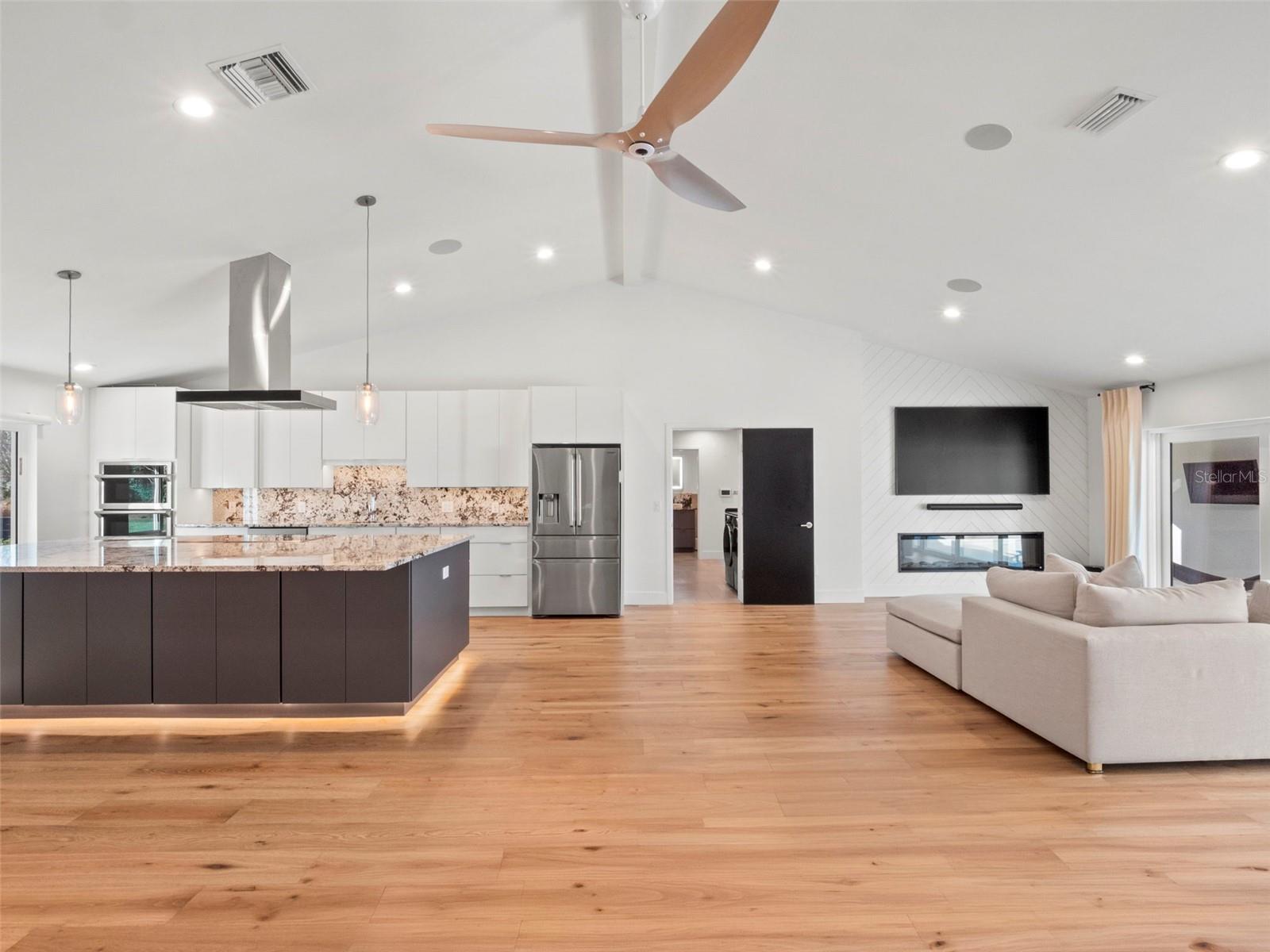 Listing photo id 10 for 1021 Temple Grove Place