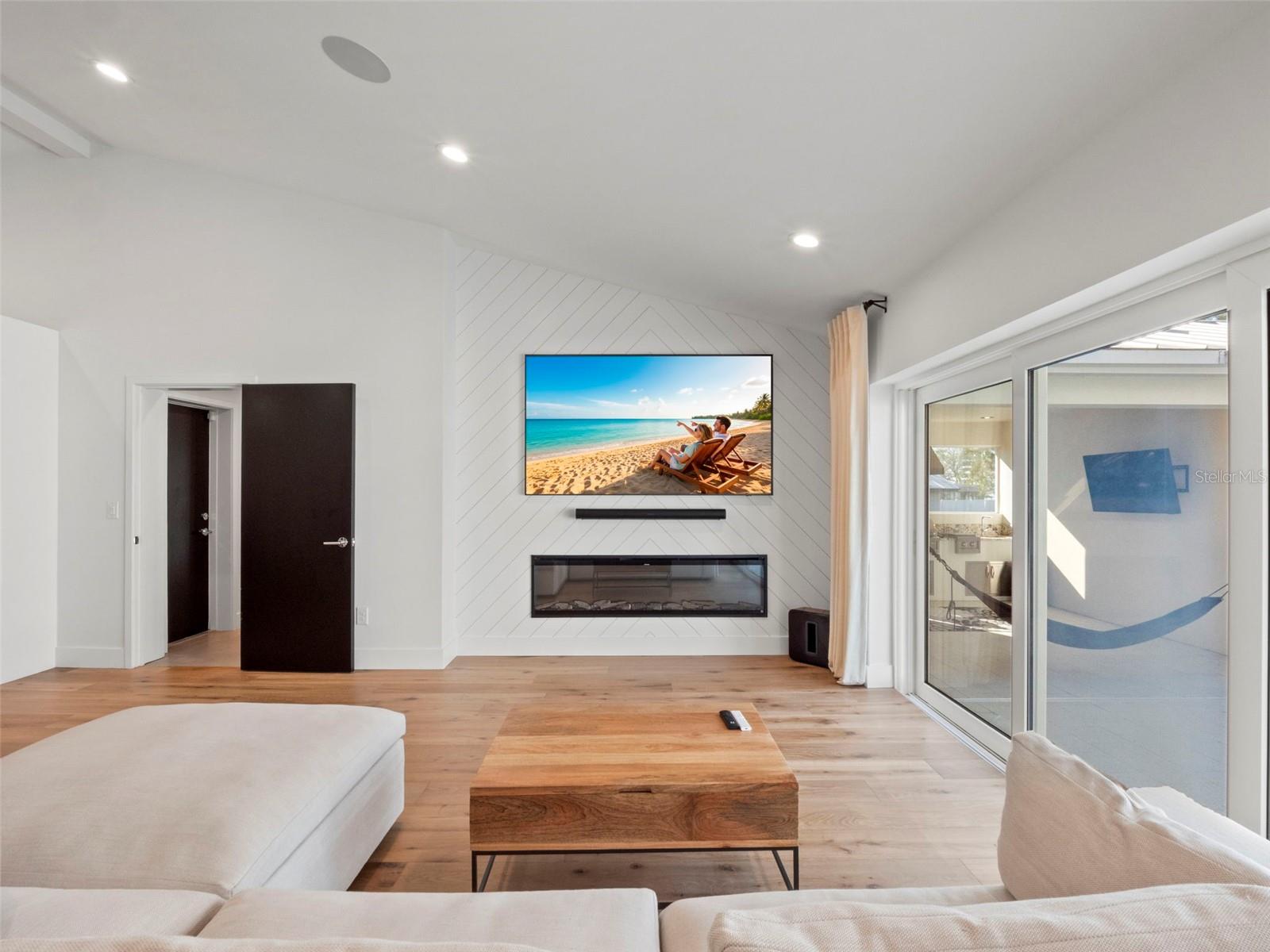 Listing photo id 15 for 1021 Temple Grove Place