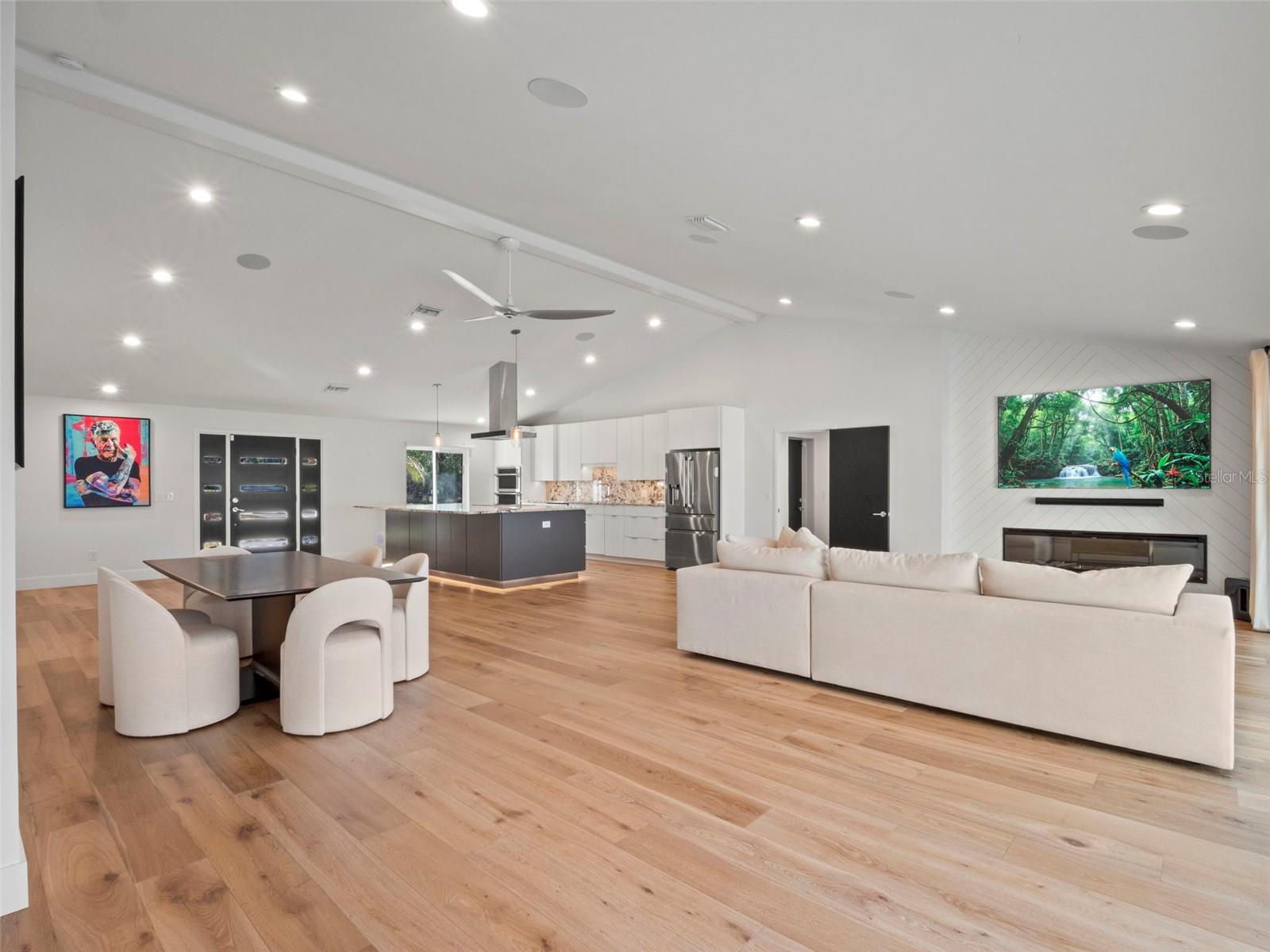 Listing photo id 16 for 1021 Temple Grove Place