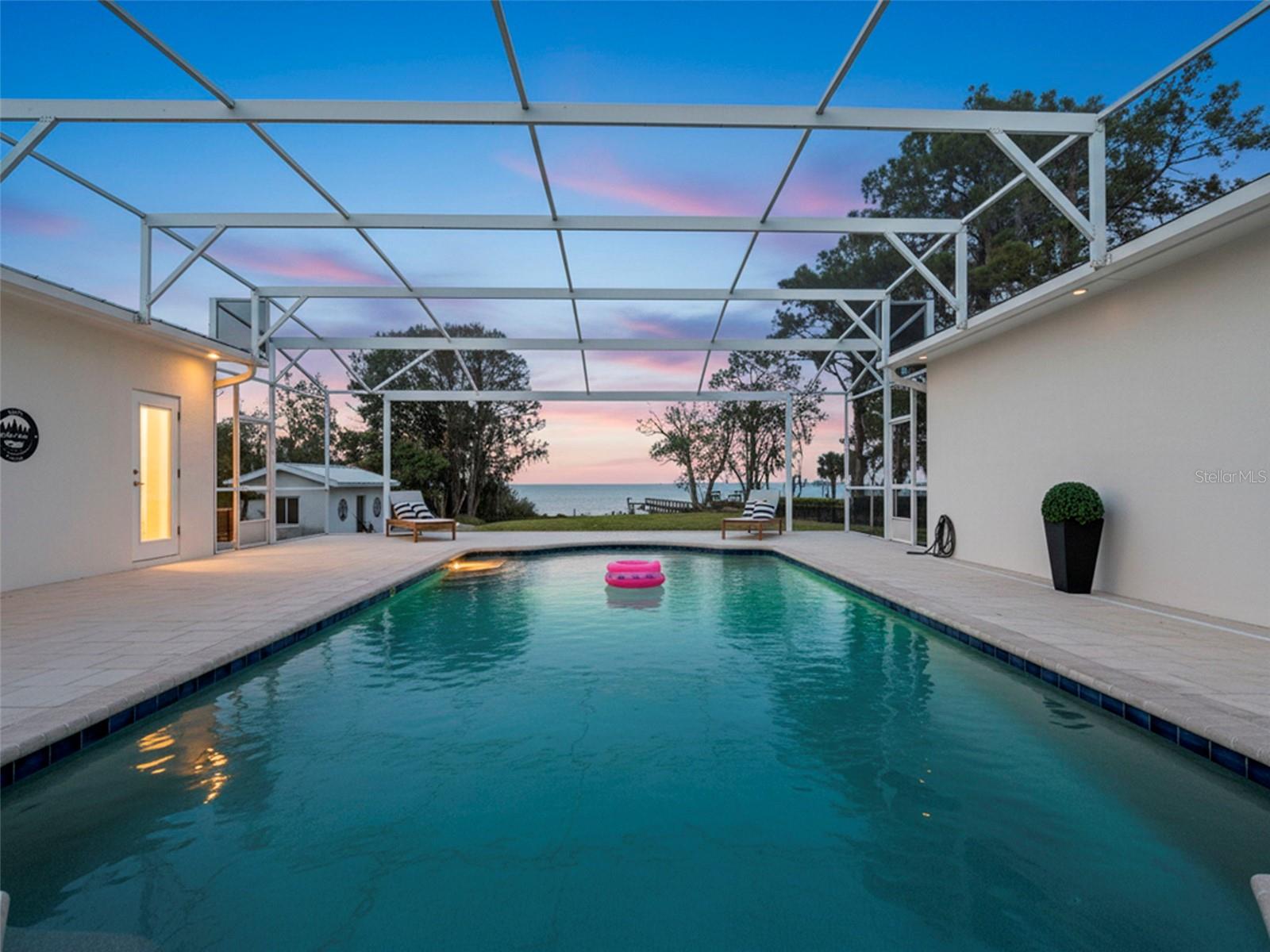 Listing photo id 1 for 1021 Temple Grove Place