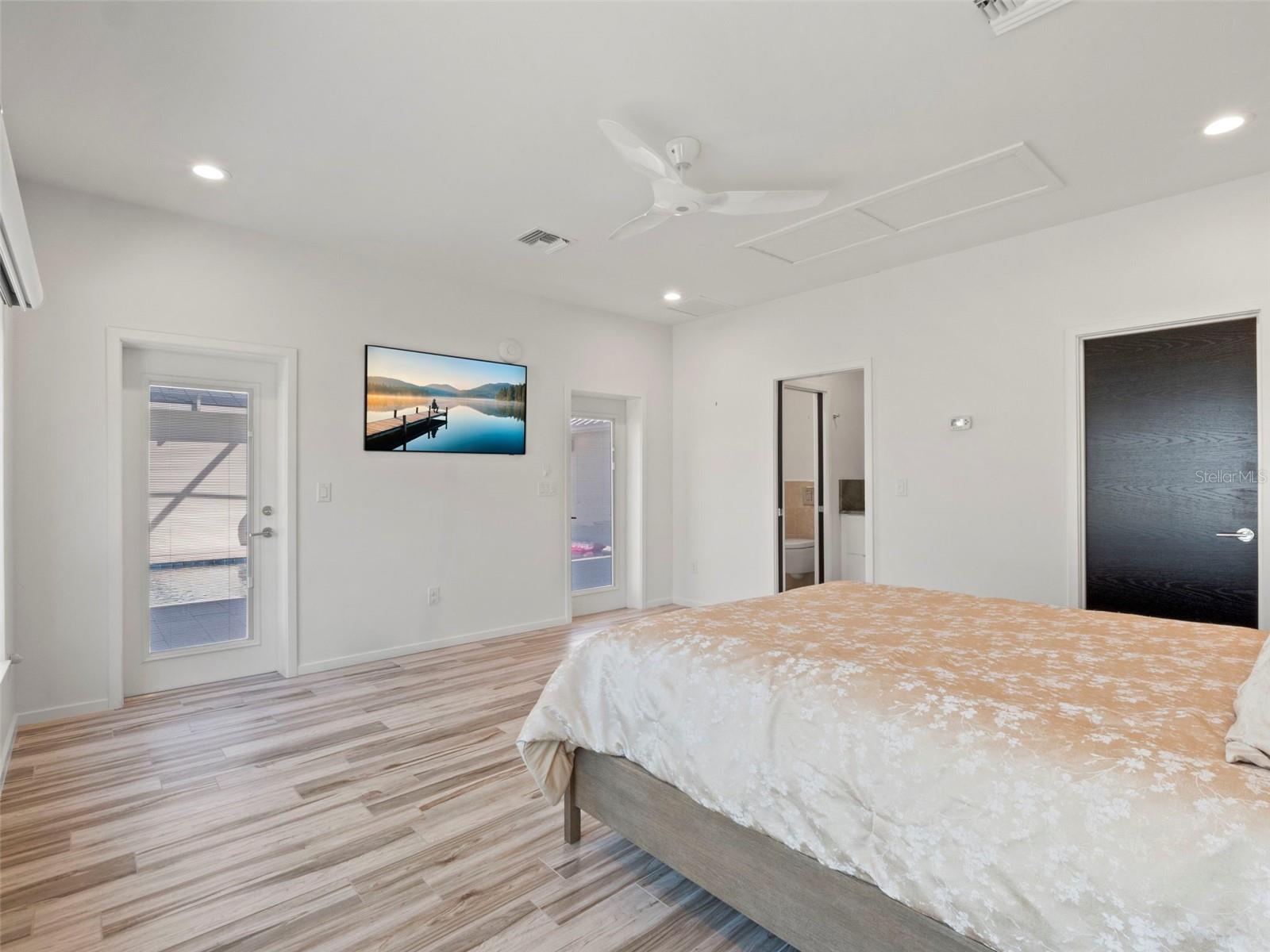 Listing photo id 41 for 1021 Temple Grove Place