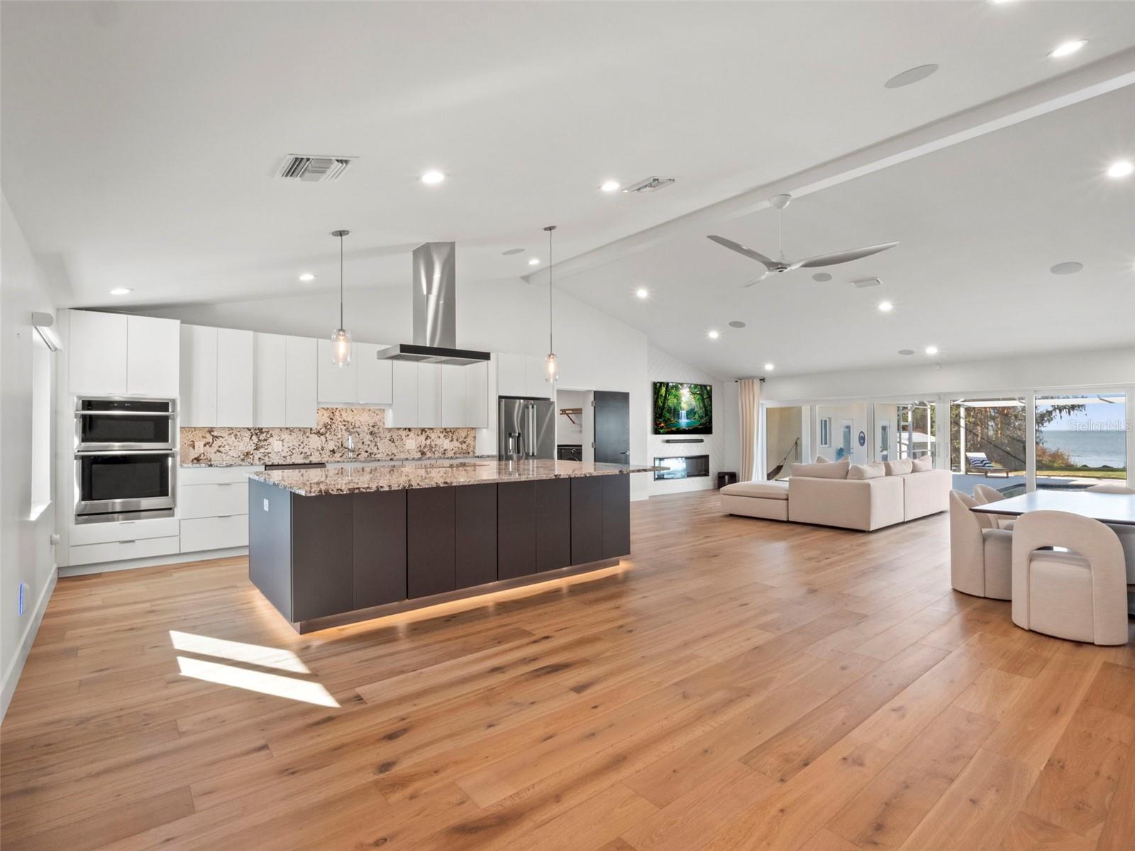 Listing photo id 4 for 1021 Temple Grove Place