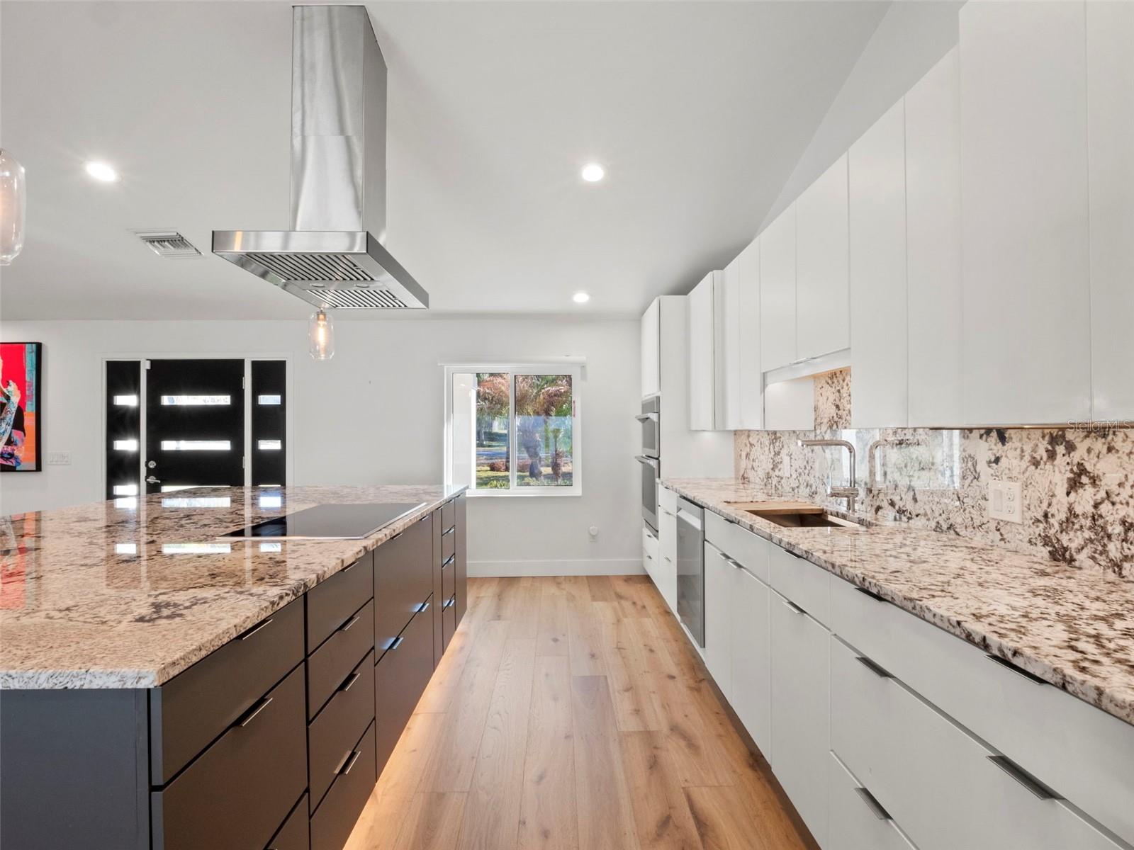 Listing photo id 7 for 1021 Temple Grove Place