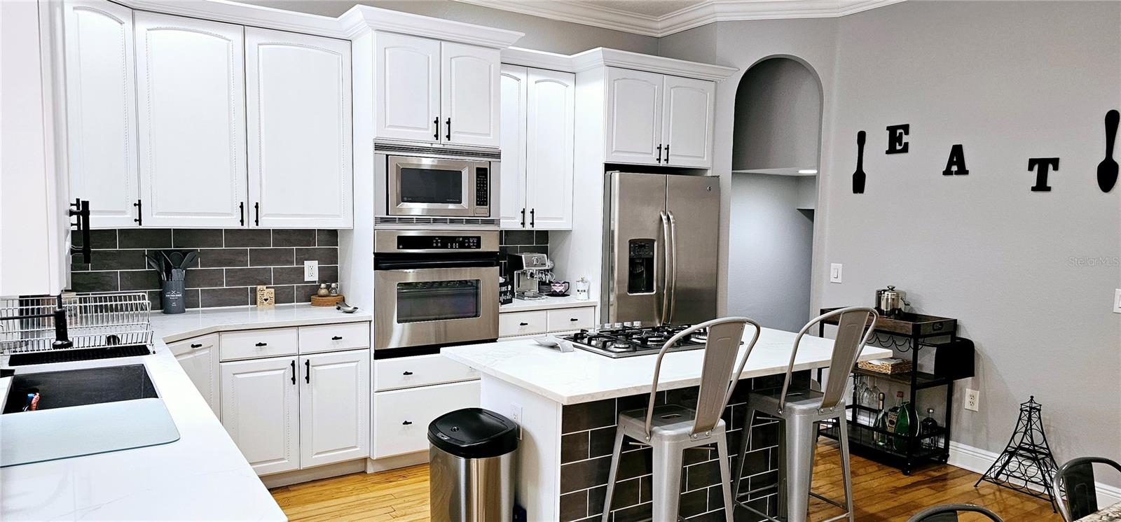 Image 14 of 82 For 1147 Delaney Avenue 2