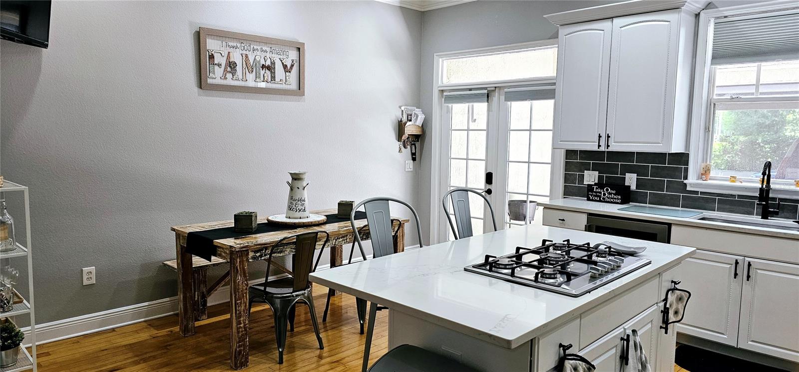 Image 17 of 82 For 1147 Delaney Avenue 2