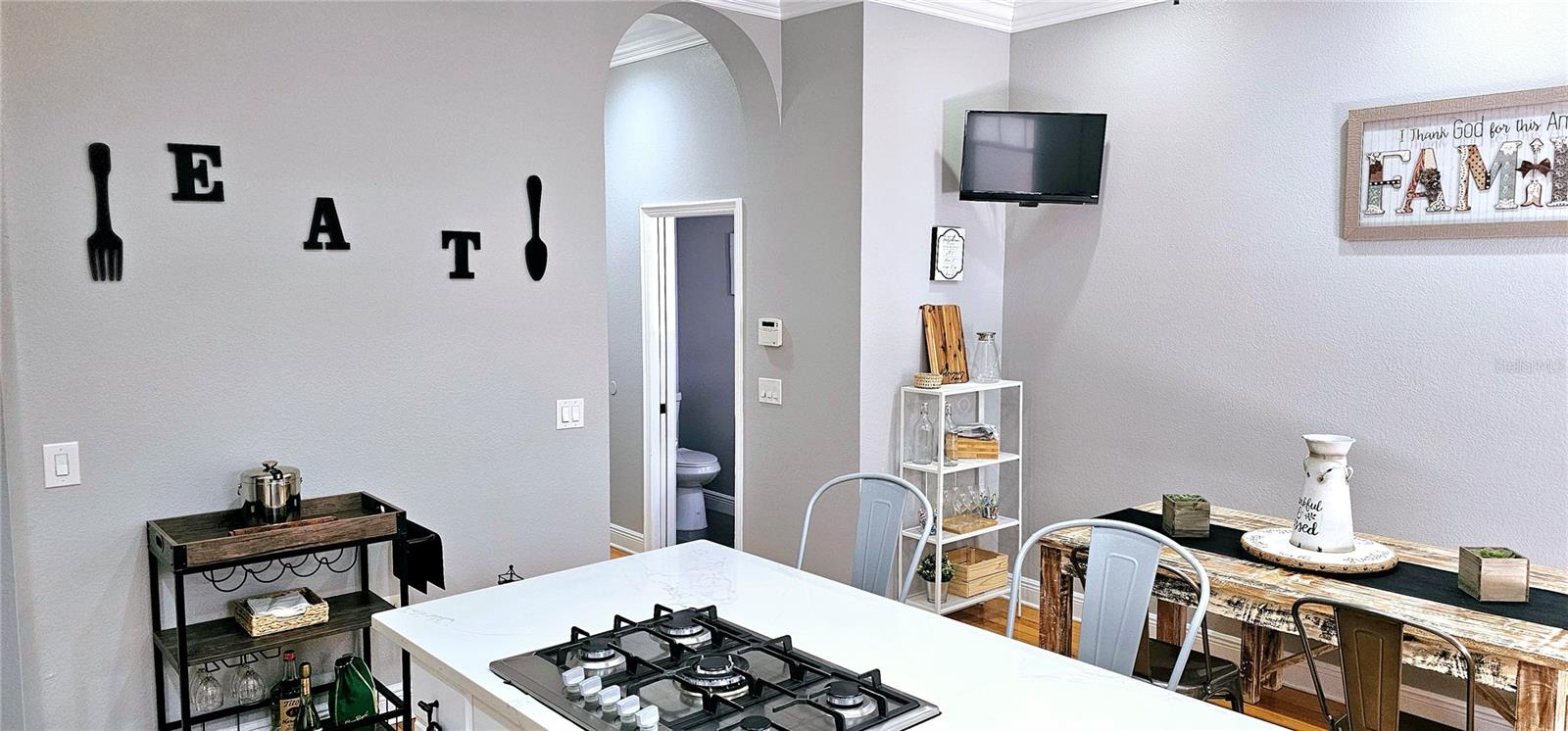 Image 18 of 82 For 1147 Delaney Avenue 2