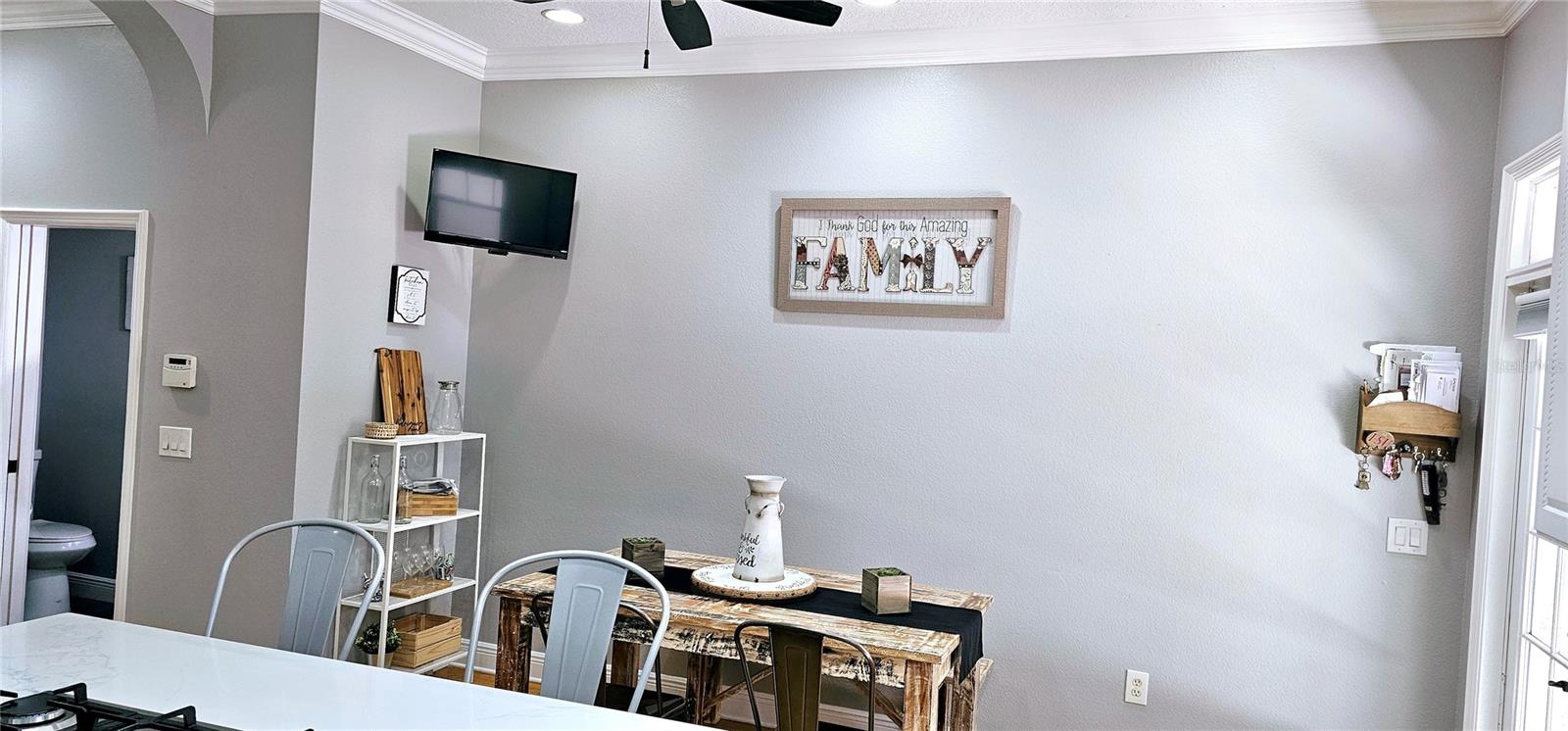 Image 21 of 82 For 1147 Delaney Avenue 2