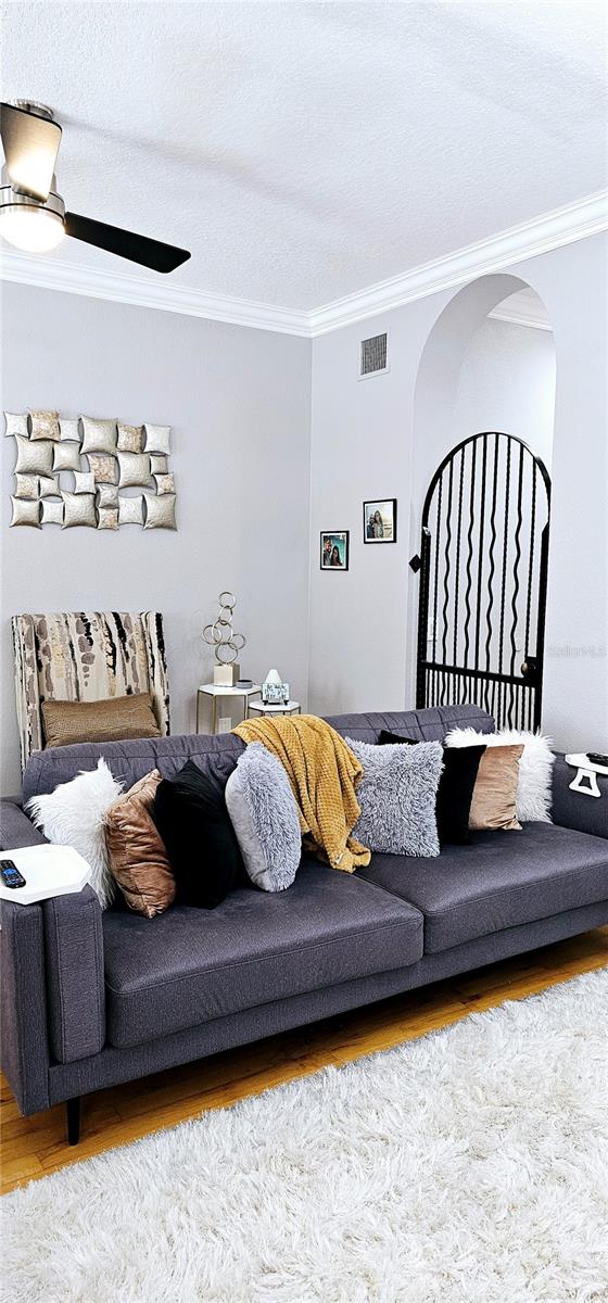 Image 30 of 82 For 1147 Delaney Avenue 2