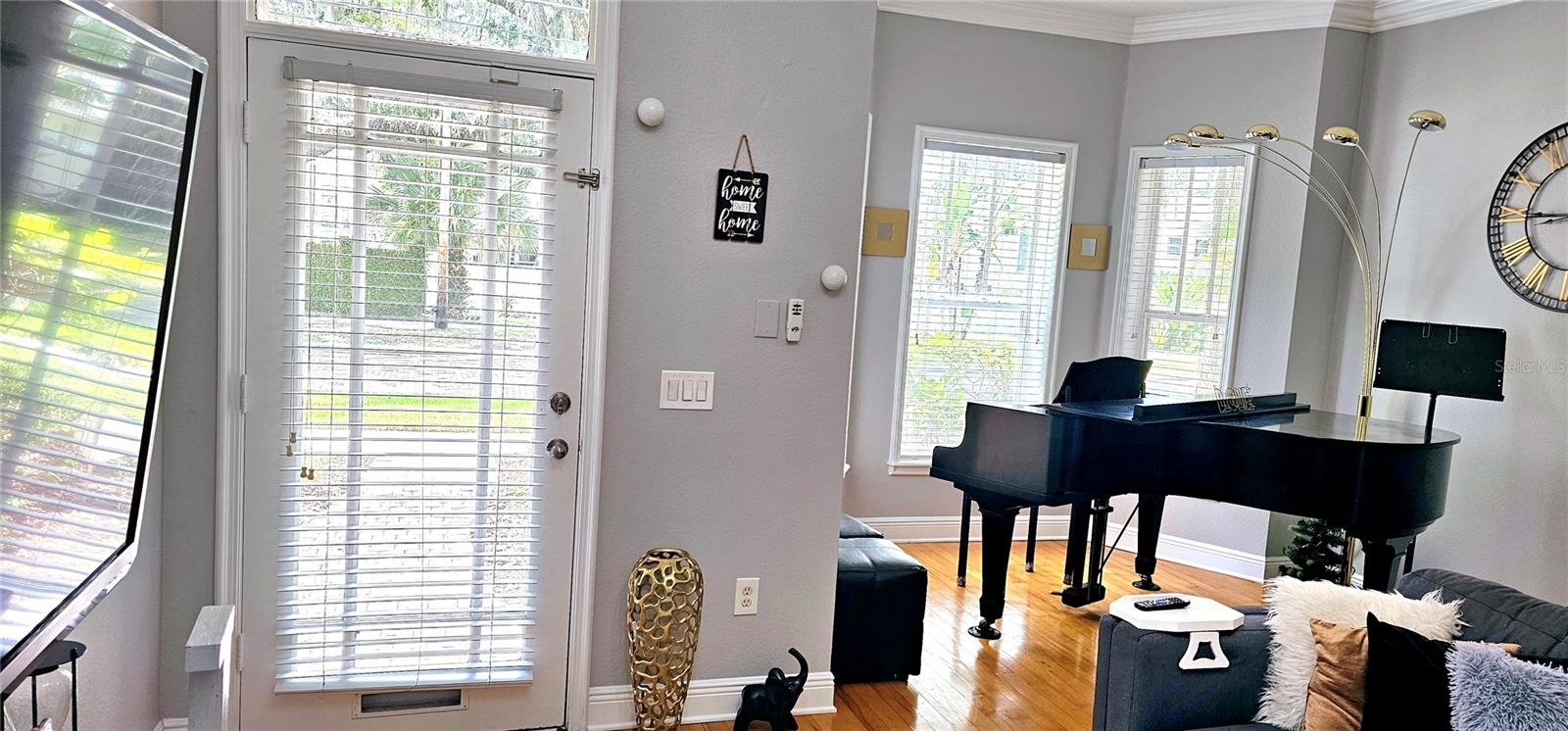 Image 31 of 82 For 1147 Delaney Avenue 2