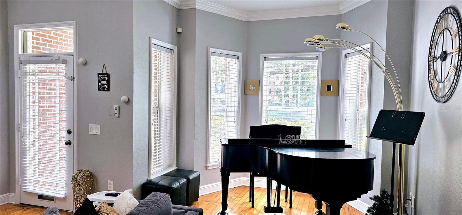 Image 33 of 82 For 1147 Delaney Avenue 2