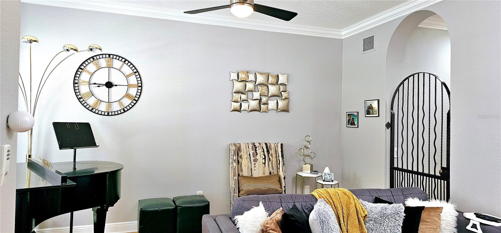 Image 34 of 82 For 1147 Delaney Avenue 2