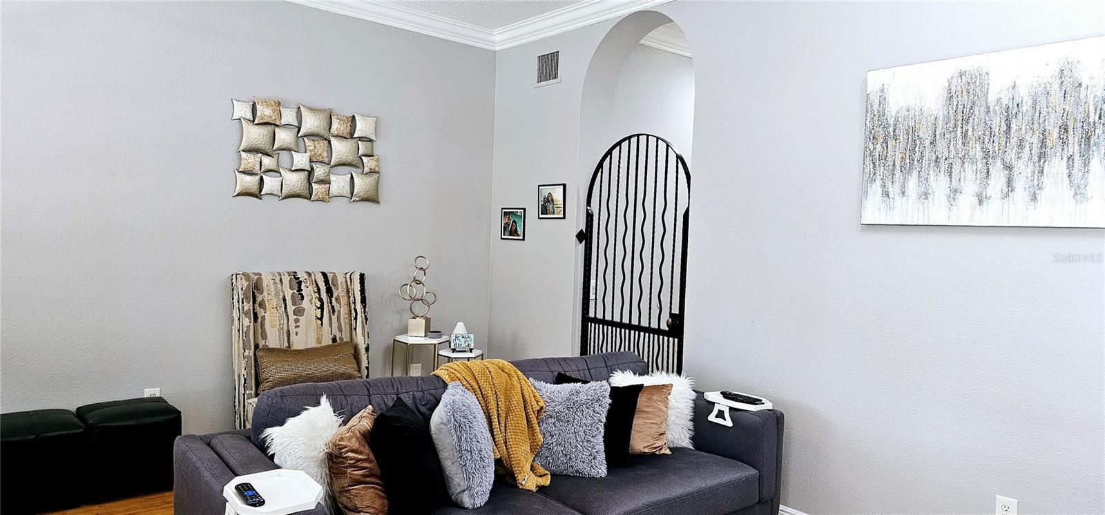 Image 35 of 82 For 1147 Delaney Avenue 2