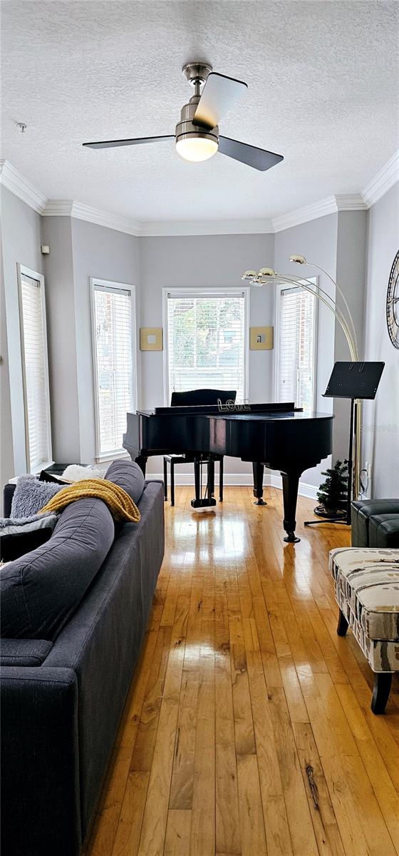 Image 37 of 82 For 1147 Delaney Avenue 2