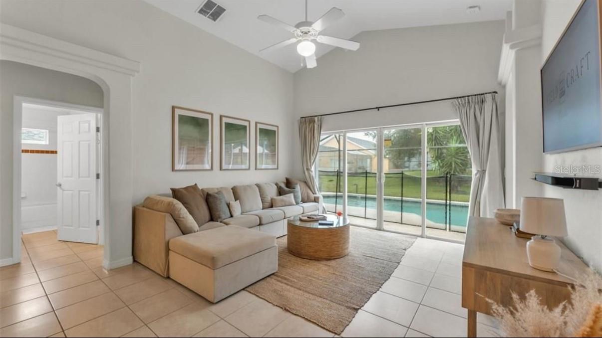 Image 6 of 9 For 462 Vizcay Way