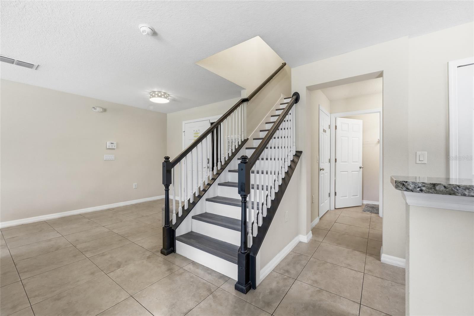 Image 18 of 41 For 2620 Santosh Cove