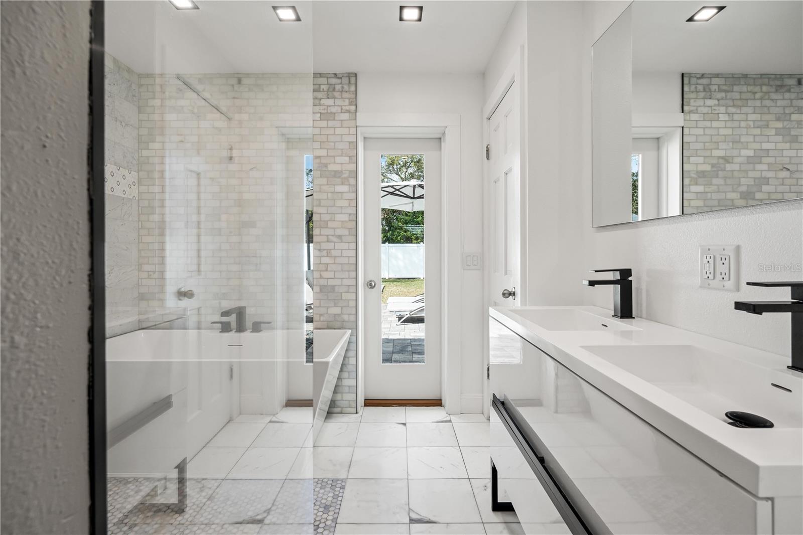 Image 18 of 39 For 1531 Glastonberry Road