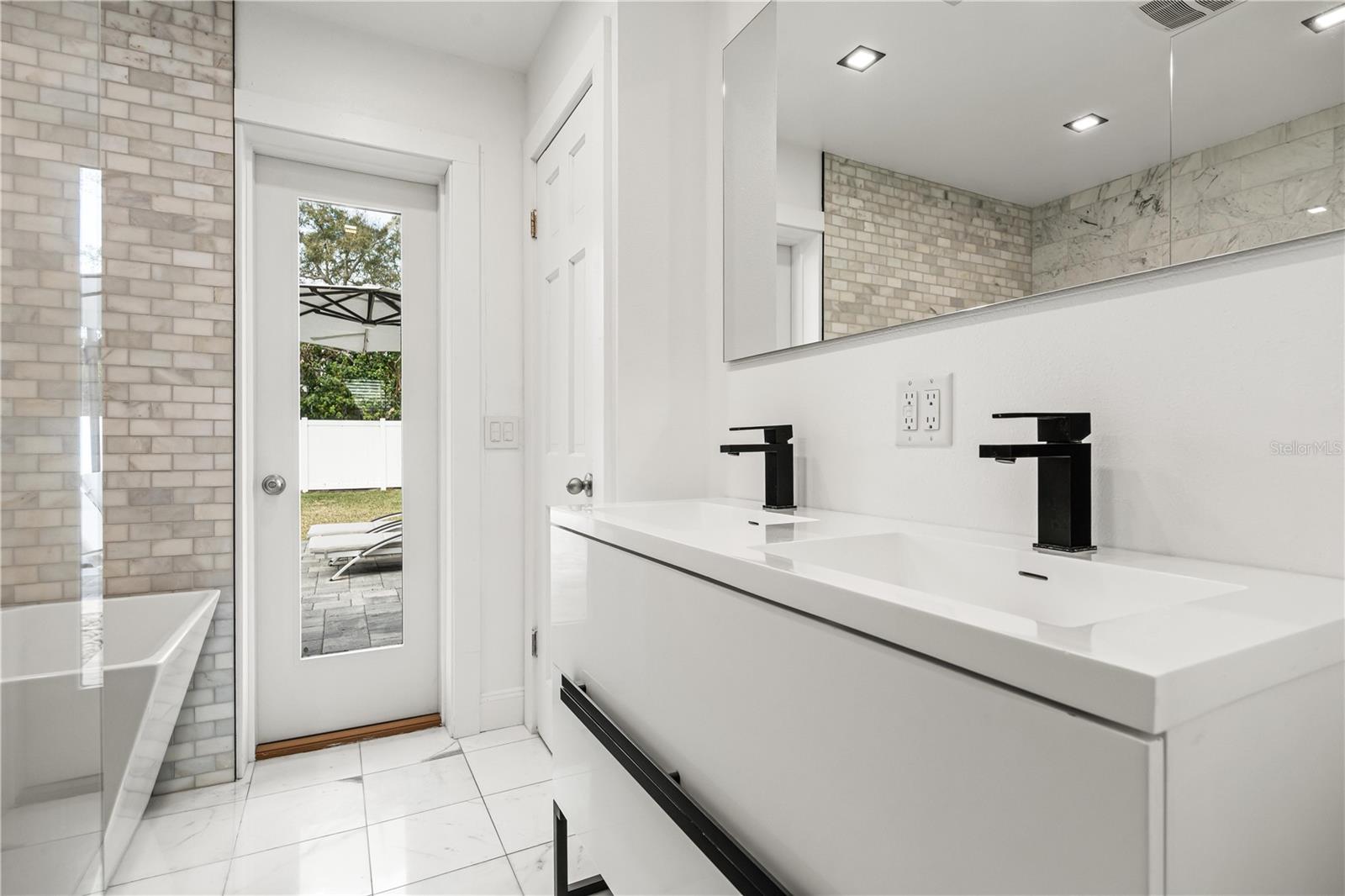 Image 19 of 39 For 1531 Glastonberry Road