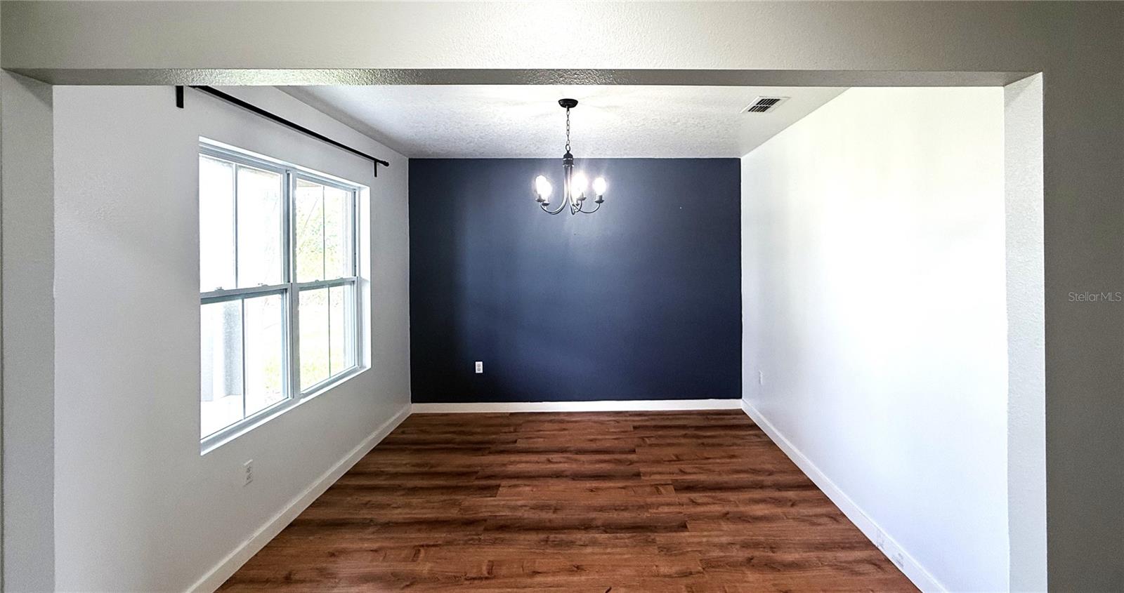 Image 3 of 39 For 519 Oakhurst Way