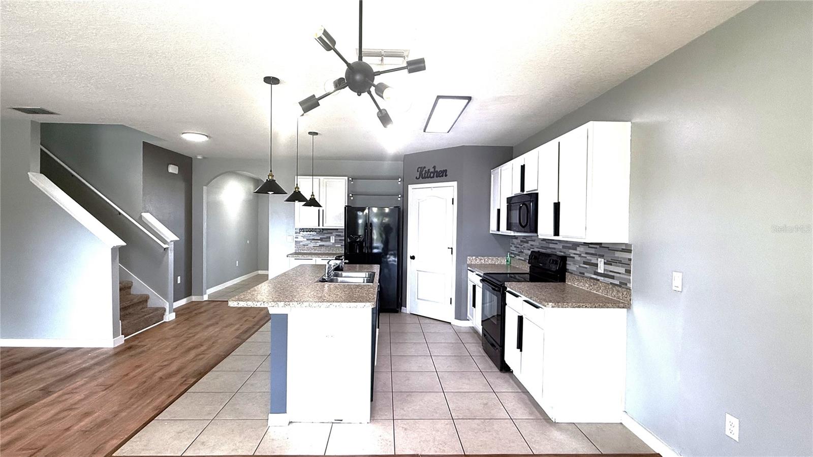 Image 4 of 39 For 519 Oakhurst Way