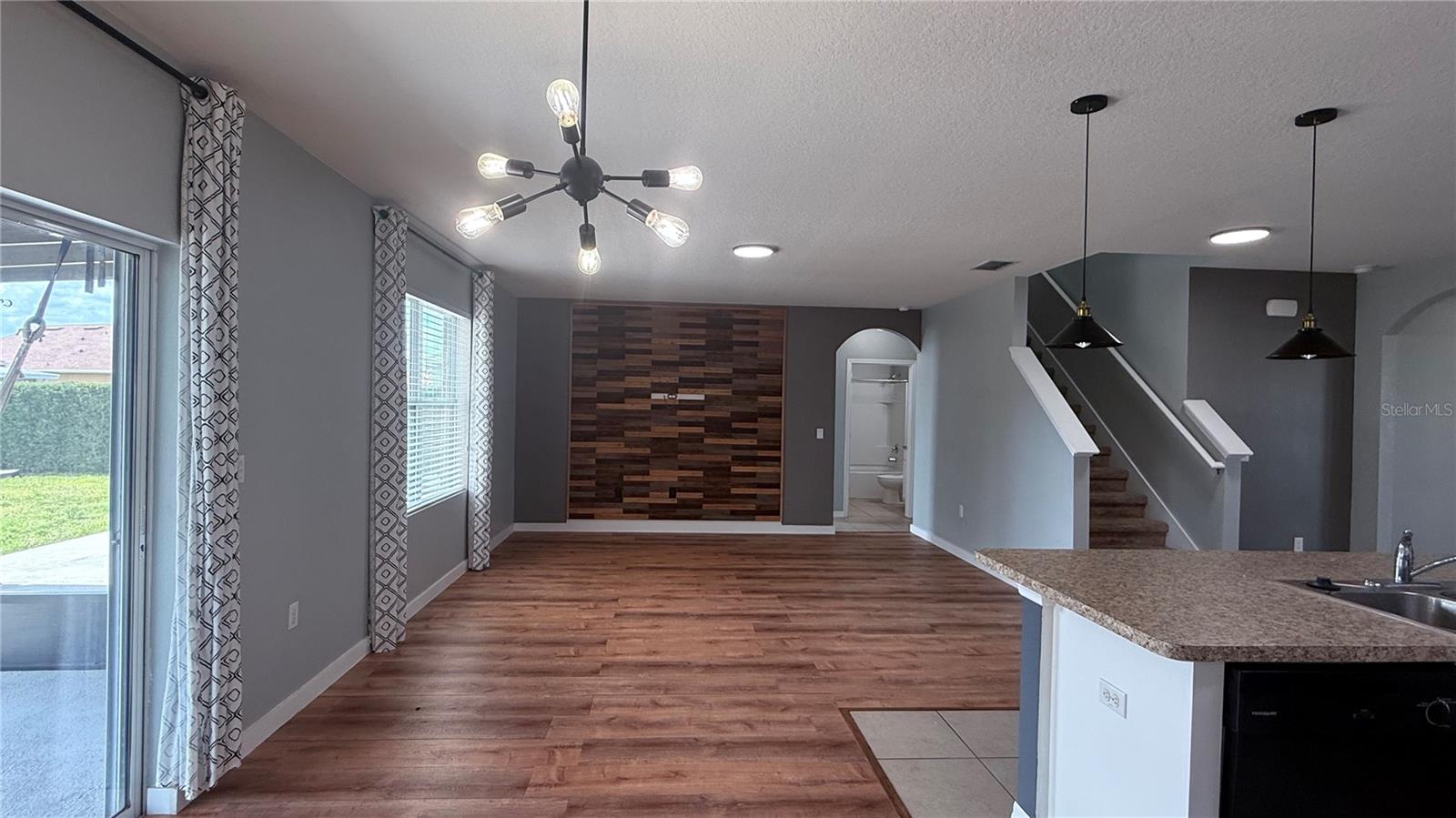 Image 5 of 39 For 519 Oakhurst Way