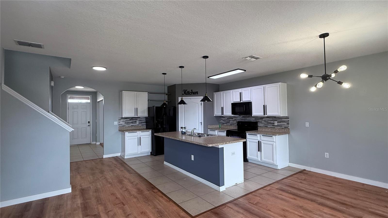 Image 6 of 39 For 519 Oakhurst Way