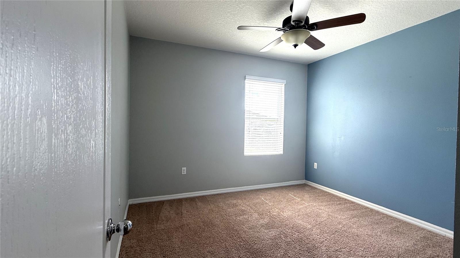 Image 7 of 39 For 519 Oakhurst Way