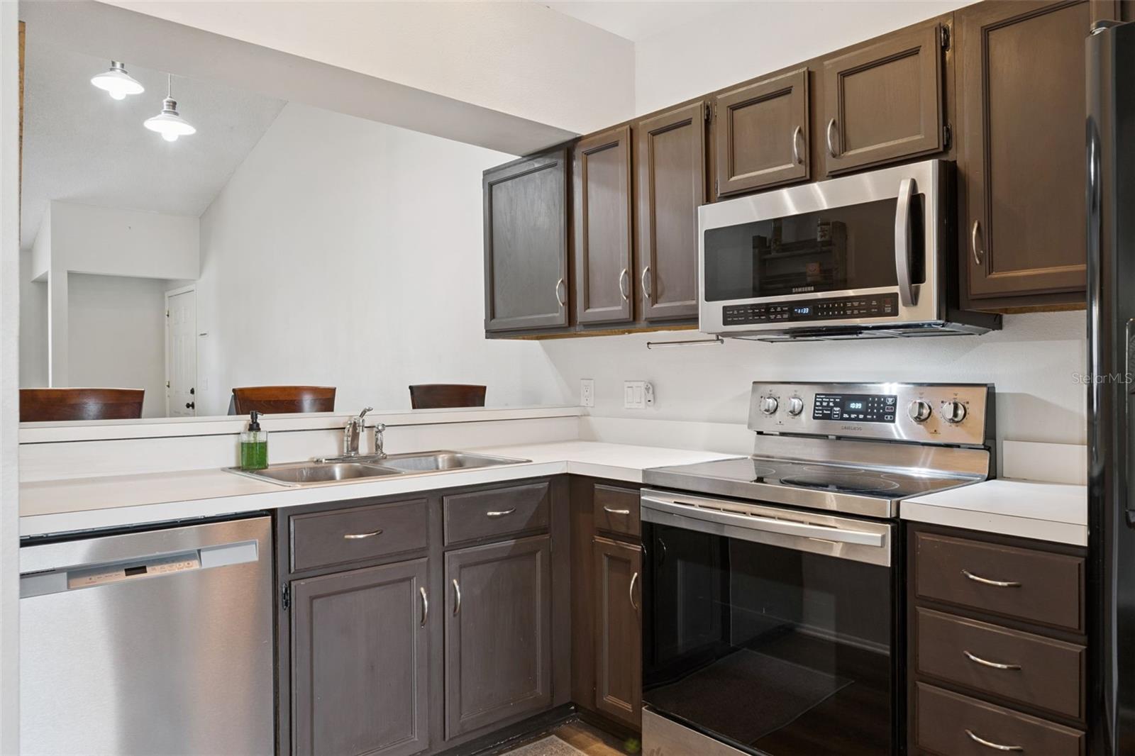 Image 7 of 53 For 112 Reserve Circle 212