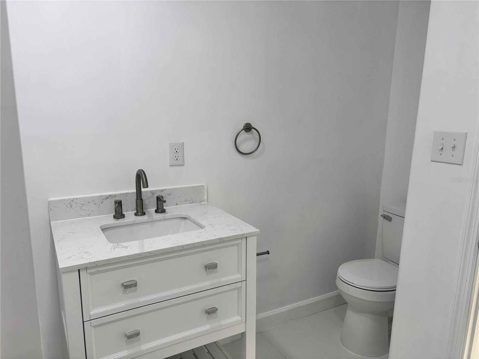 Image 6 of 18 For 124 Coronado Road B