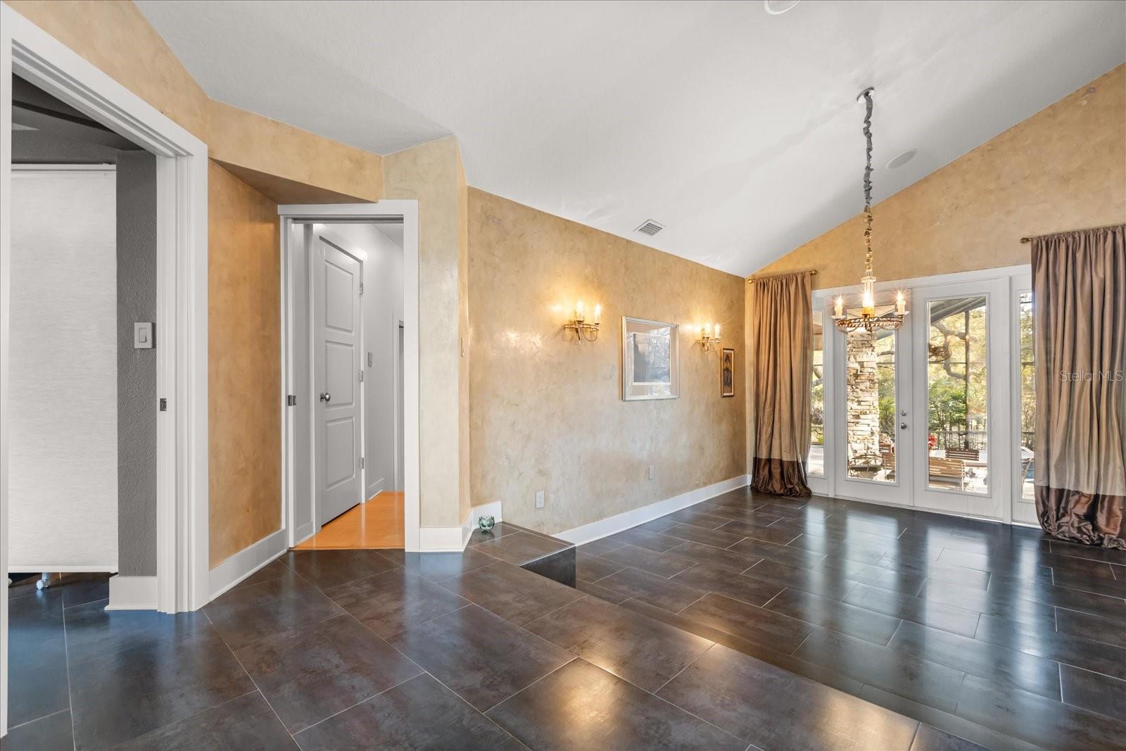 Image 5 of 63 For 5001 Foxfire Lane