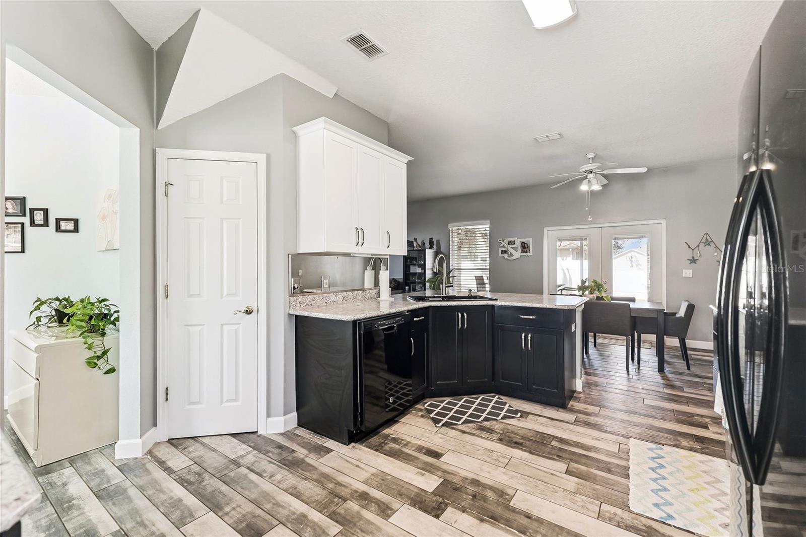 Image 12 of 44 For 1483 Surrey Park Drive