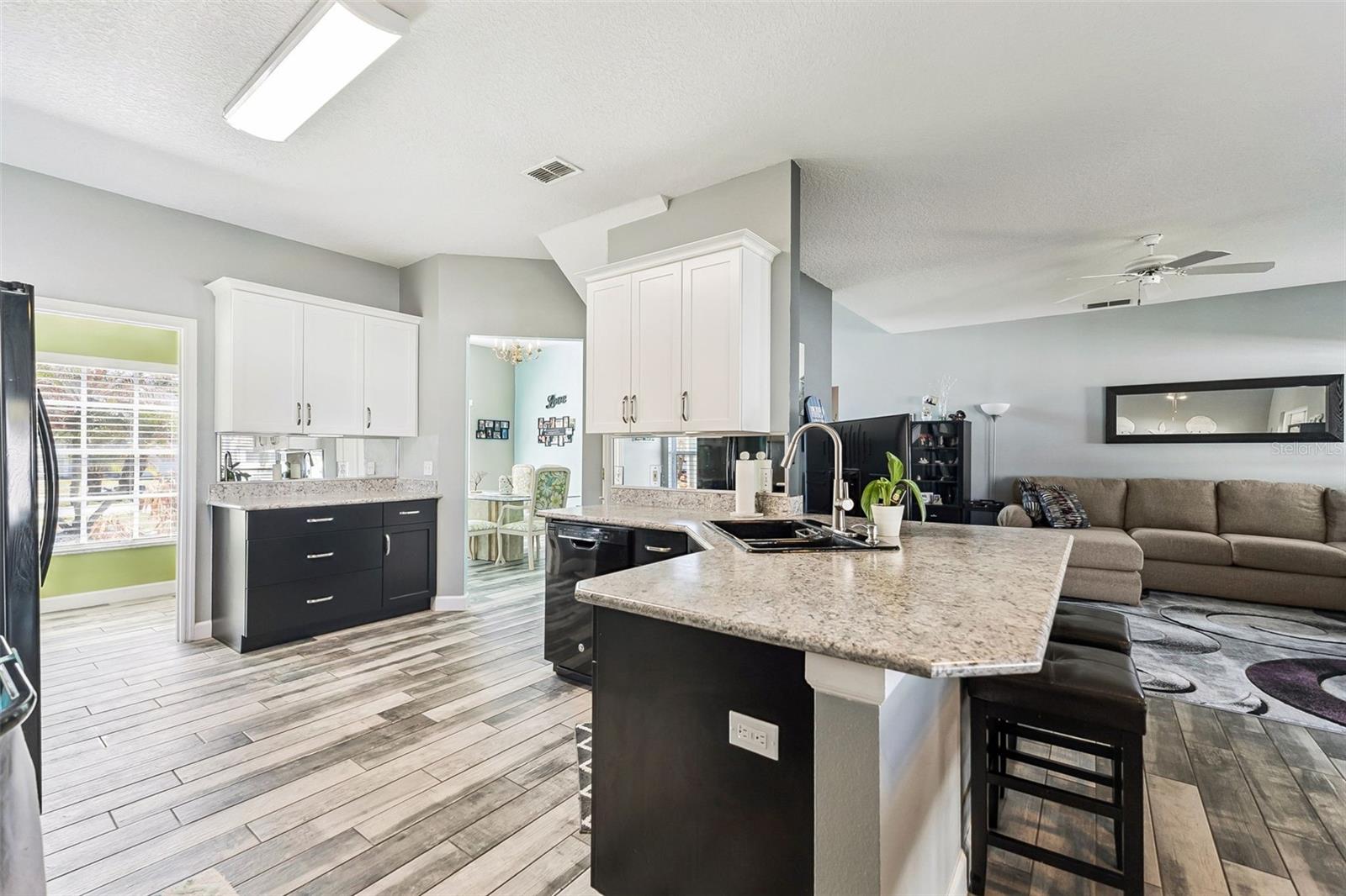 Image 14 of 44 For 1483 Surrey Park Drive