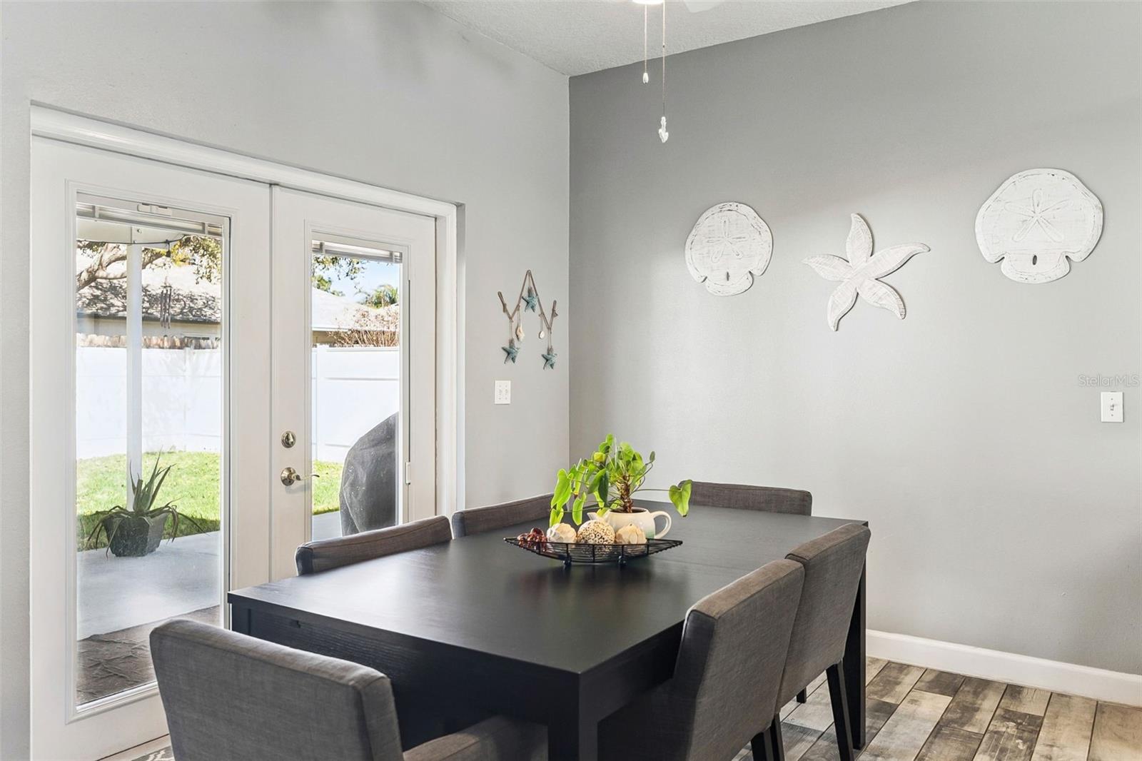 Image 17 of 44 For 1483 Surrey Park Drive