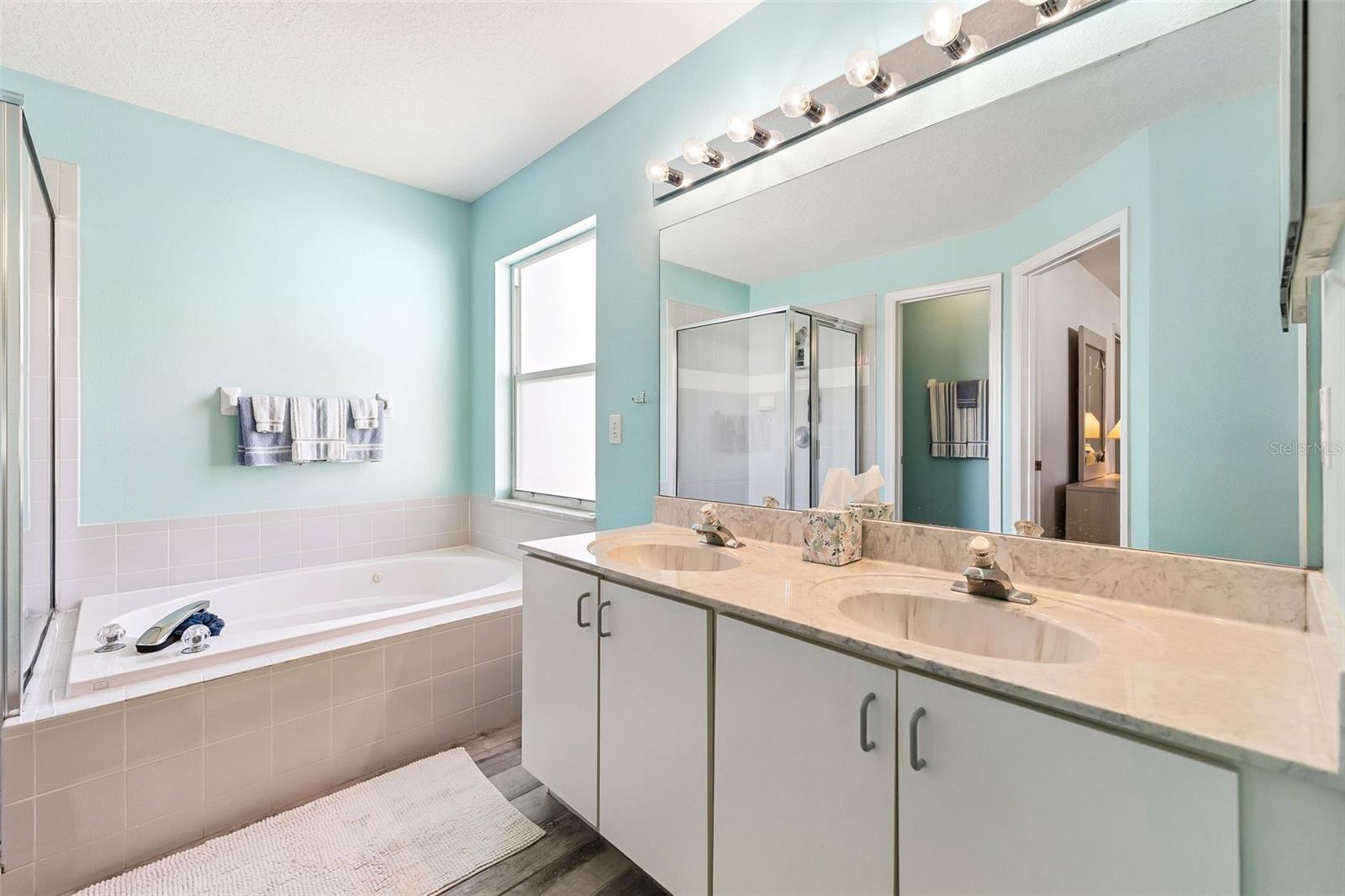 Image 27 of 44 For 1483 Surrey Park Drive