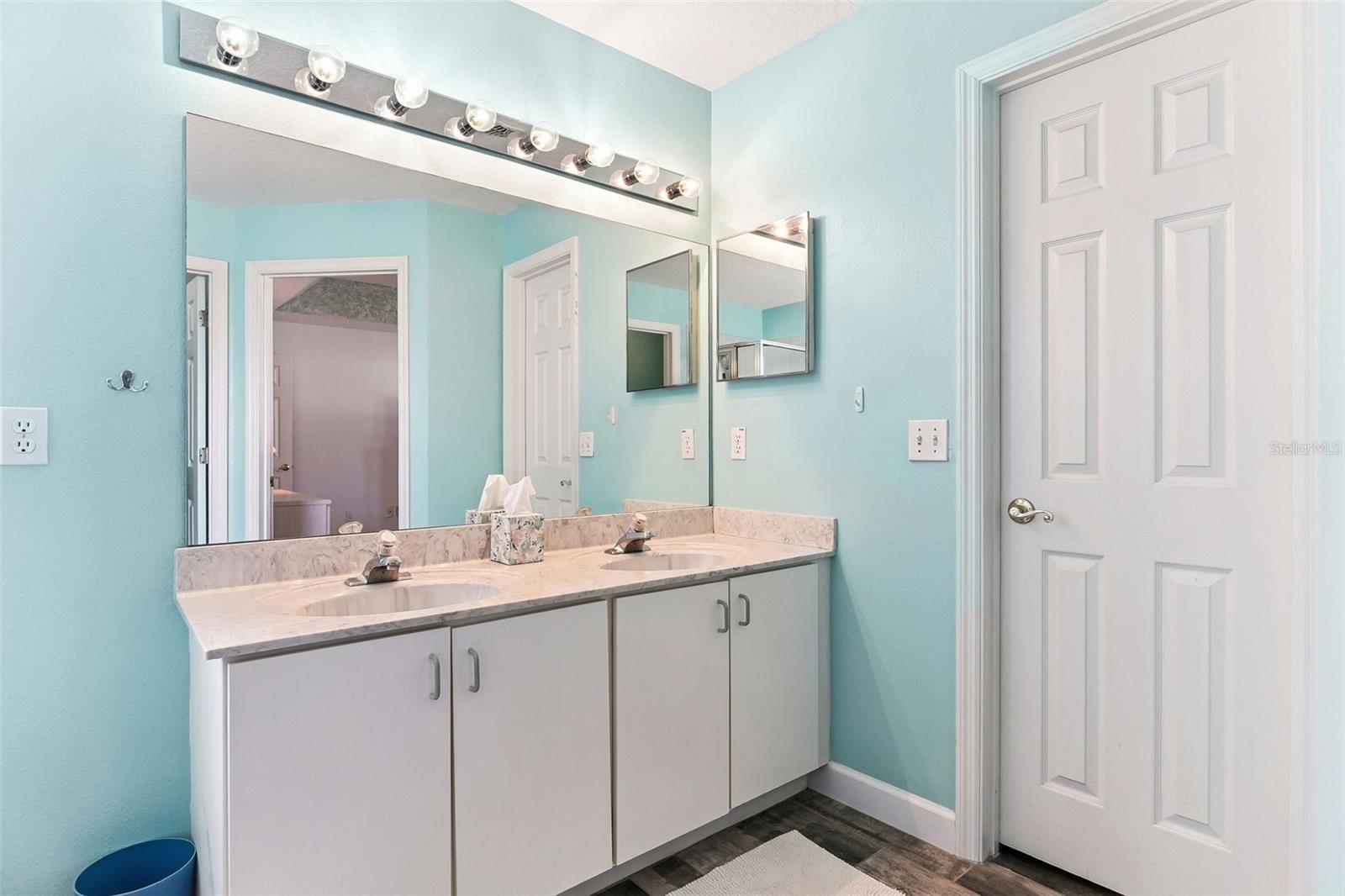 Image 28 of 44 For 1483 Surrey Park Drive