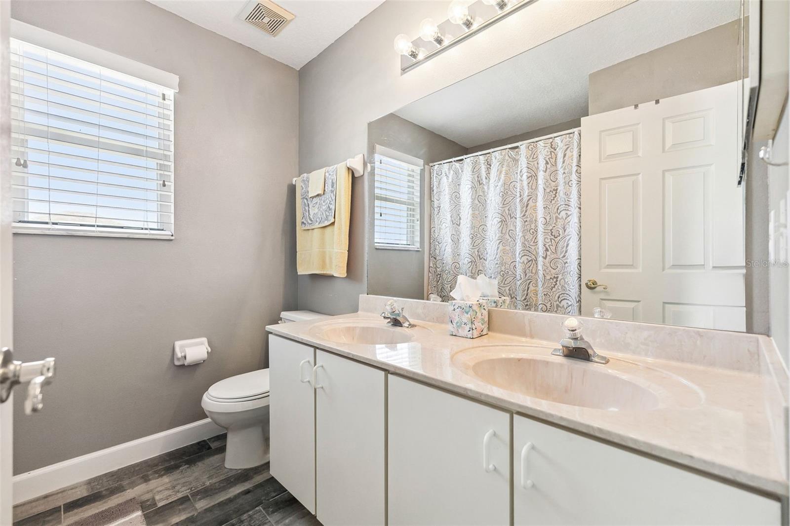 Image 32 of 44 For 1483 Surrey Park Drive