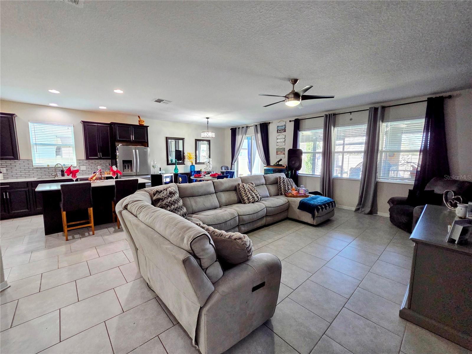 Image 9 of 47 For 5355 Carrara Court