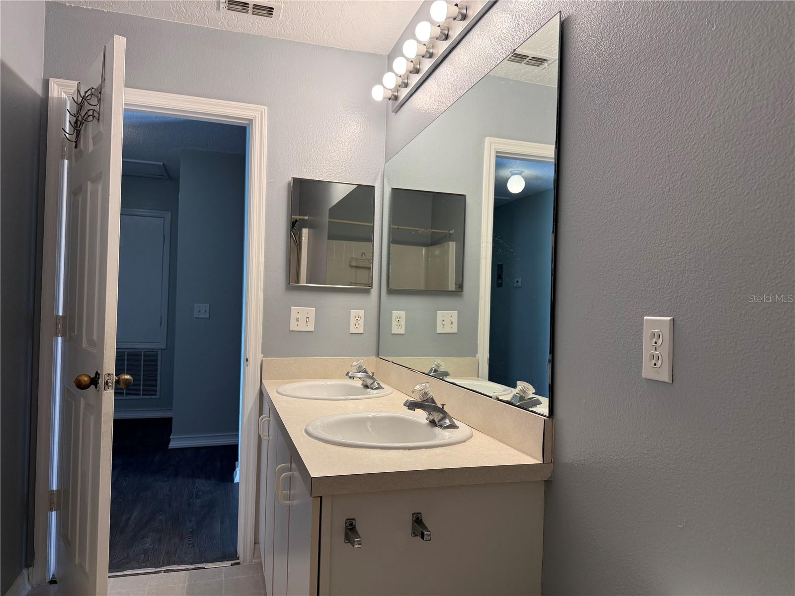 Image 29 of 42 For 1219 Kempton Chase Parkway