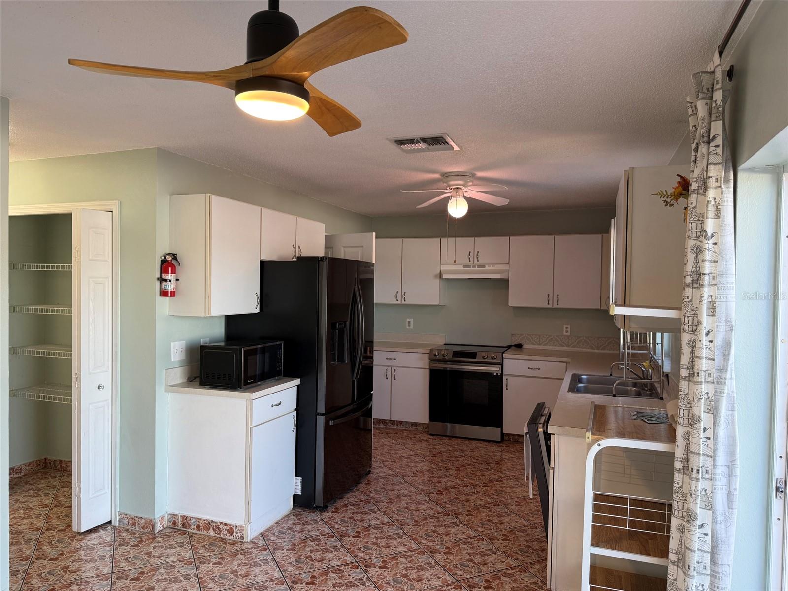 Image 6 of 42 For 1219 Kempton Chase Parkway