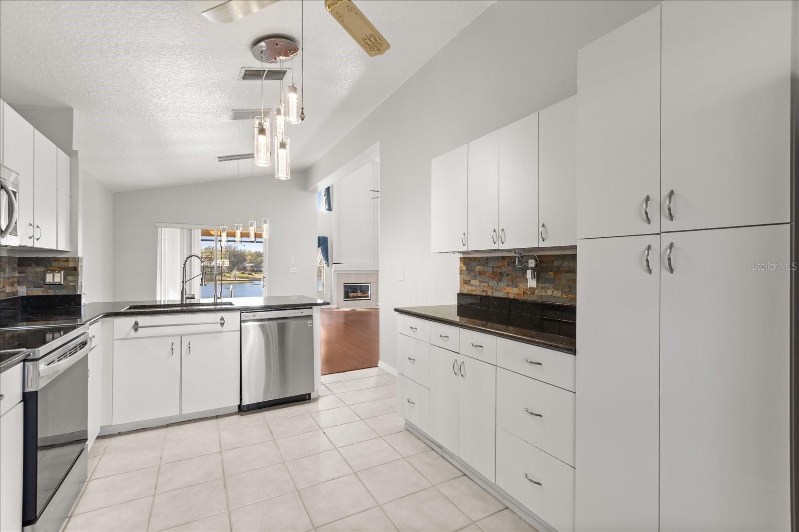 Image 17 of 39 For 785 Pickfair Terrace