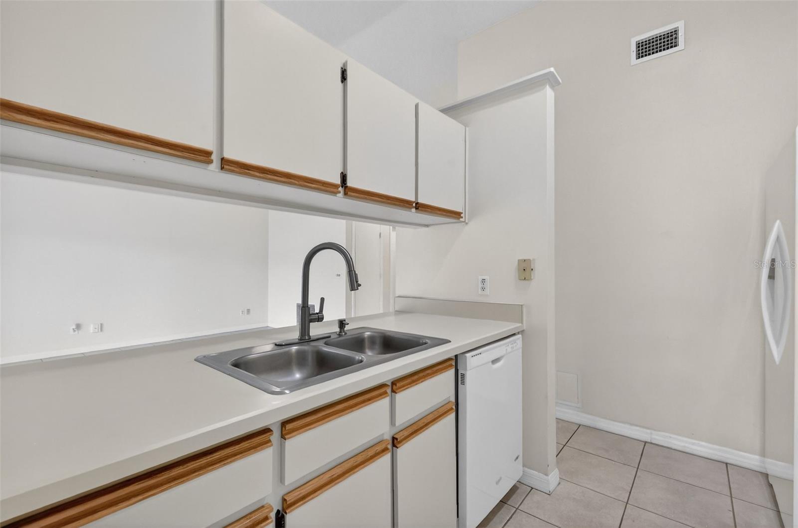 Image 22 of 53 For 1000 Covington Street