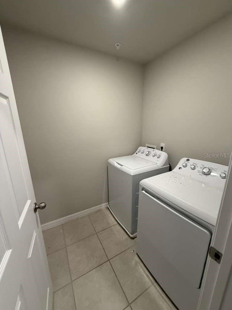 Image 20 of 20 For 968 Robin Holly Street 968